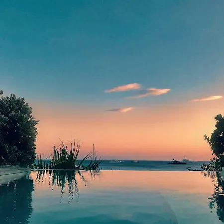 Ξενοδοχείο Mykonos Dove Beachfront 5*